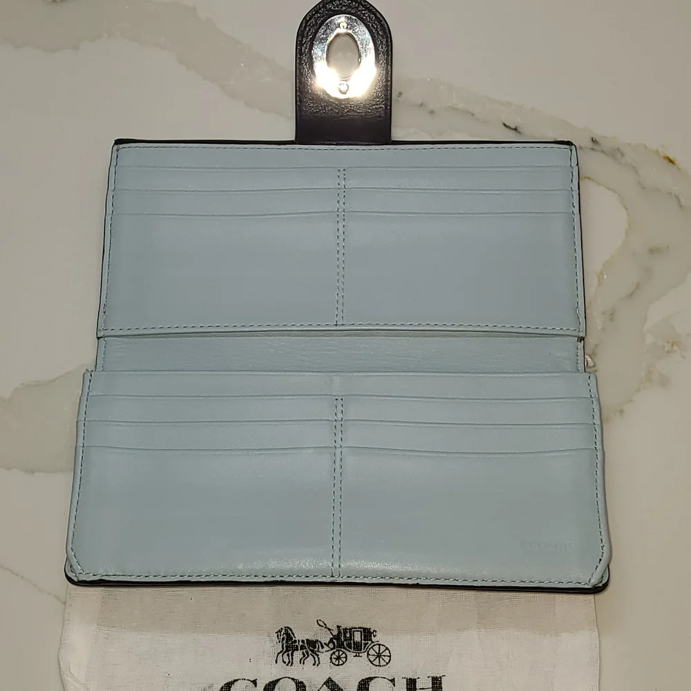 Coach Turnlock Black and White Women's Wallet EUC